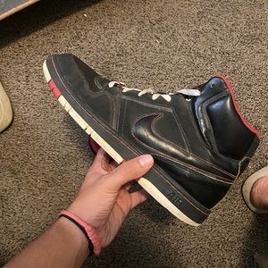 Rare Nike Air Size 11.5 us mens black and red logo nike